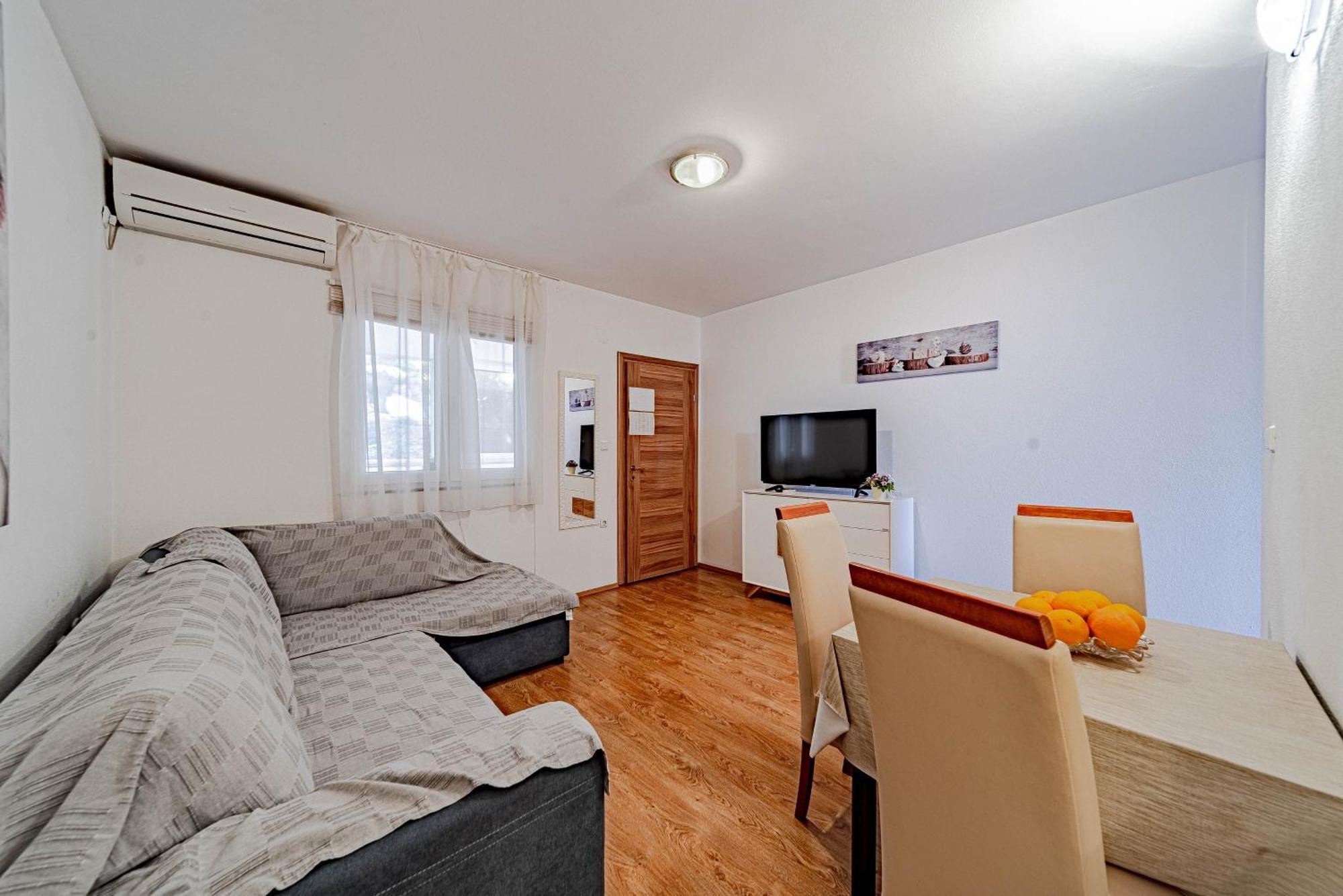 Appartement By The Sea Zaklopatica, - 8342